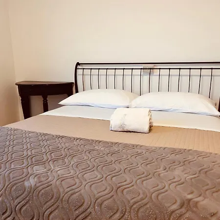 Roseto In Collina Cologna